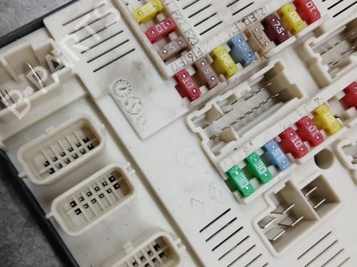 Used Fuse box Fuse box RENAULT MEGANE III Hatchback (BZ0/1_, B3_) 1.5 dCi (BZ09, BZ0D, BZ1W, BZ29, BZ14) (110 hp) 30494017 30494017