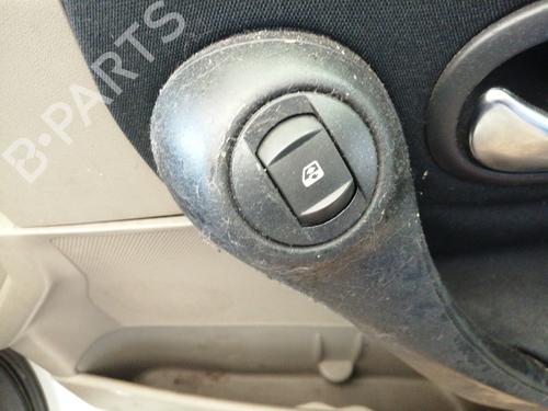 Used Right front window switch RENAULT MEGANE II (BM0/1_, CM0/1_) 1.6 16V (BM0C, CM0C) (113 hp) 24925959