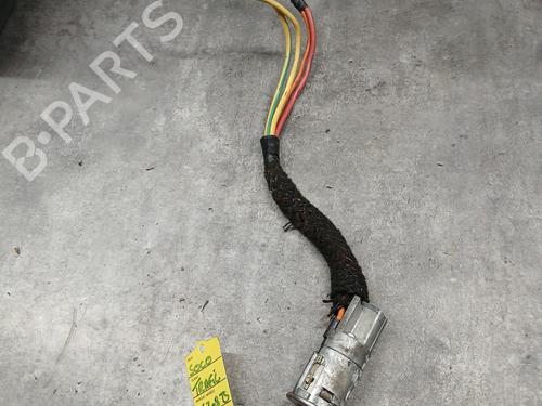 Used Ignition barrel RENAULT TRAFIC Bus (T_, P_, V_) 1.9 D (60 hp) 32185683