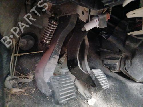 clutch-pedal-peugeot-206-2l_-2m_-2009-2010-2011-2012-2013-29333903 main image