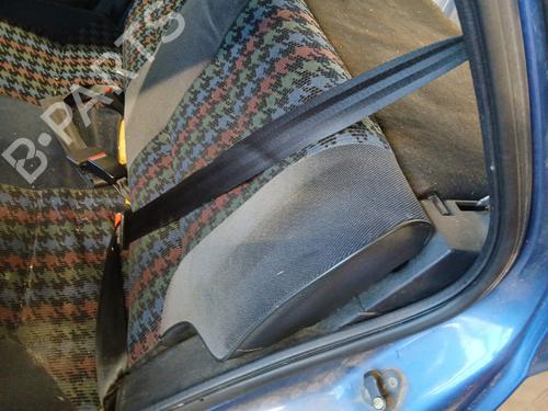 Cinturón de seguridad trasero izquierdo PEUGEOT 106 II (1A_, 1C_) 1.4 i (75 hp) 31355578