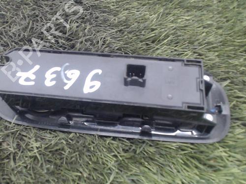 Used Left rear window switch Left rear window switch FORD GALAXY II (WA6) 2.2 TDCi (200 hp) 20884128 20884128