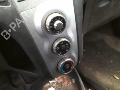 Used Climate control Climate control TOYOTA YARIS (_P9_) 1.4 D-4D (NLP90_, NLP90R) (90 hp) 39379443 39379443