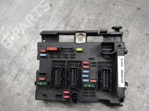 Used Fuse box Fuse box PEUGEOT 307 (3A/C) 1.4 16V (88 hp) 32479549 32479549
