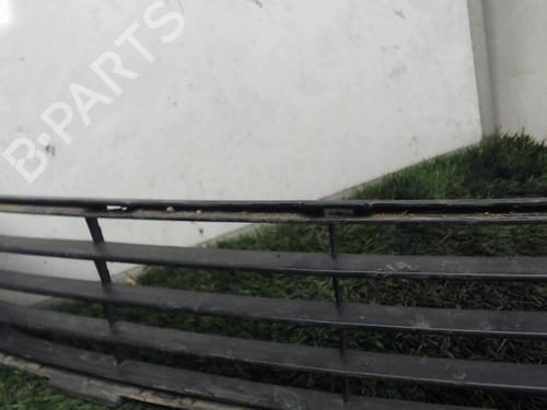 Used Grille TOYOTA YARIS (_P9_) 1.4 D-4D (NLP90_, NLP90R) (90 hp) 20887160