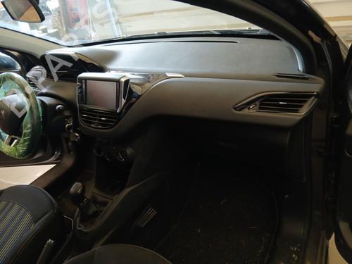 Used Dashboard PEUGEOT 208 I (CA_, CC_) 1.2 VTI 82 (82 hp) 28621987
