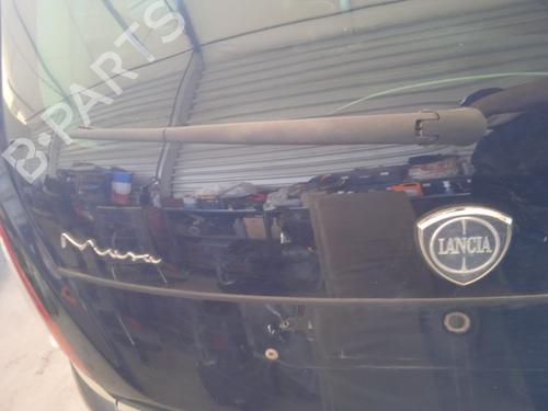 Używane Ramię wycieraczki tylnej szyby LANCIA MUSA (350_) 1.3 D Multijet (350.AXG11, 350.AXG1A) (90 hp) 21279994