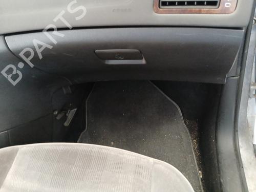 Handskerum PEUGEOT 307 (3A/C) 2.0 HDi 135 (136 hp) 30392569