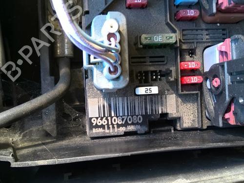 Used Fuse box Fuse box 38776893 38776893