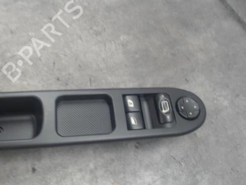 Used Left front window switch Left front window switch PEUGEOT 207 (WA_, WC_) 1.4 HDi (68 hp) 40531245 40531245