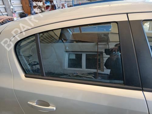 Used Rear right door window Rear right door window 37754004 37754004