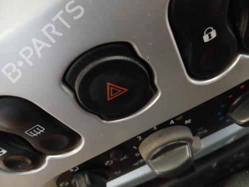 Used Warning switch Warning switch DACIA SANDERO 1.4 (BS0C, BS0A, BS0G, BS1F, BS0E) (75 hp) 32864410 32864410