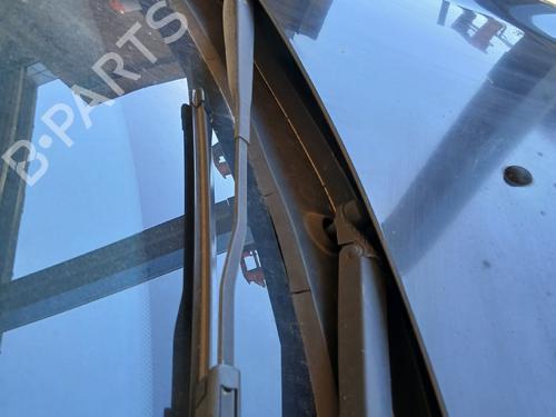 Used Front windshield wiper arm Front windshield wiper arm 38164557 38164557