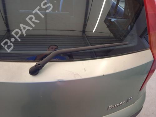 Used Rear windshield wiper arm FIAT PUNTO (188_) 1.2 16V 80 (188.233, .235, .253, .255, .333, .353, .639,... (80 hp) 21277087