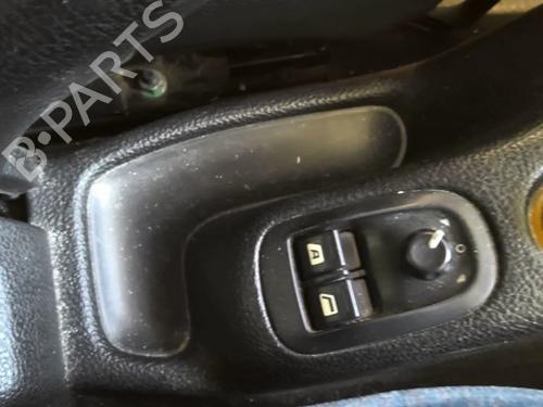 Used Left front window switch Left front window switch PEUGEOT 206 Hatchback (2A/C) 1.4 i (75 hp) 40537692 40537692