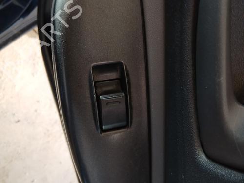 Used Right front window switch TOYOTA YARIS (_P1_) 1.4 D-4D (NLP10_, NLP10R) (75 hp) 33116282