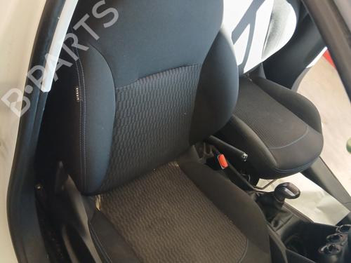 Sæde højre fortil PEUGEOT 208 I (CA_, CC_) 1.2 VTI 82 (82 hp) 31883590