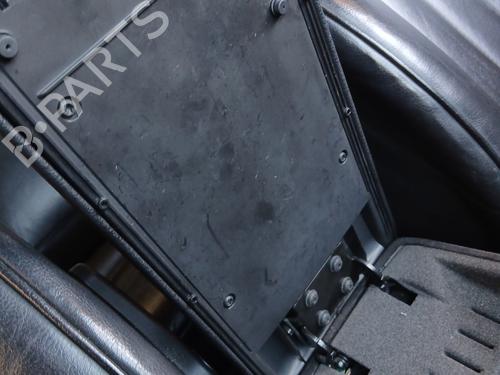 Used Armrest / Center console Armrest / Center console PEUGEOT 407 (6D_) 2.0 HDi 135 (6DRHRH, 6DRHRE, 6DRHRG, 6DRHRJ) (136 hp) 36009682 36009682
