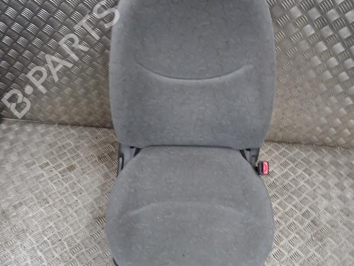 Used Right front seat TOYOTA YARIS (_P1_) 1.0 (SCP10_, SCP10R) (68 hp) 32493138