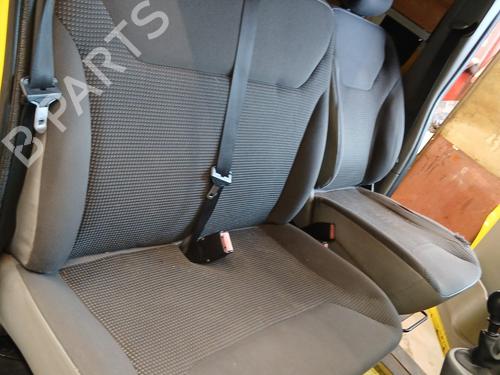 Used Right front seat OPEL VIVARO A Van (X83) 2.5 CDTI (F7) (146 hp) 28381572