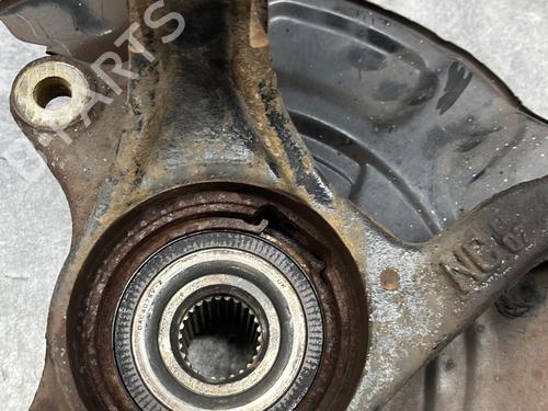 Used Right front steering knuckle Right front steering knuckle TOYOTA YARIS (_P9_) 1.4 D-4D (NLP90_, NLP90R) (90 hp) 33044436 33044436