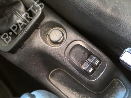 Left front window switch PEUGEOT 206+ (2L_, 2M_) 1.4 HDi eco 70 | BP39215771I27 - Image 2