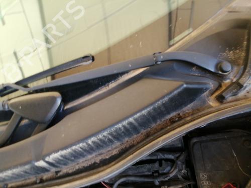 Used Front wiper motor RENAULT GRAND SCÉNIC II (JM0/1_) 1.9 dCi (JM0G, JM12, JM1G, JM2C) (120 hp) 27634557