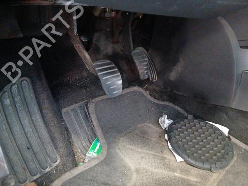 Used Clutch pedal RENAULT CLIO III (BR0/1, CR0/1) 1.5 dCi (BR17, CR17) (86 hp) 32065153