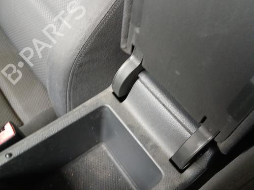 Used Armrest / Center console Armrest / Center console VW GOLF V (1K1) 2.0 TDI (170 hp) 30338789 30338789