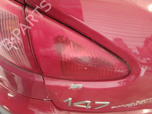 Feu de coffre gauche ALFA ROMEO 147 (937_) 1.9 JTD (937.AXD1A, 937.BXD1A, 937.AXV1A, 937.BXB1A,... (115 hp) 32993168