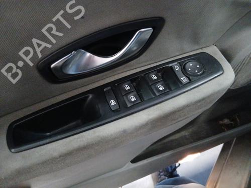 Used Left front window switch RENAULT MEGANE III Hatchback (BZ0/1_, B3_) 1.5 dCi (BZ09, BZ0D, BZ1W, BZ29, BZ14) (110 hp) 28056743