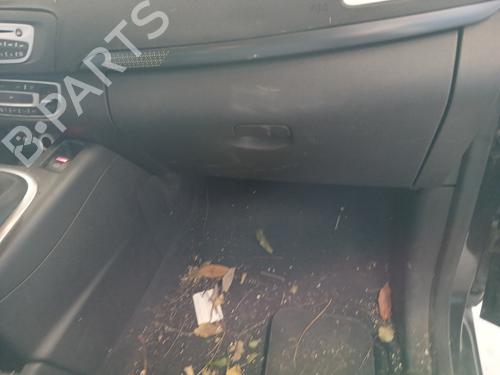 Used Glove box RENAULT GRAND SCÉNIC III (JZ0/1_) 1.9 dCi (JZ0J, JZ0N, JZ1K, JZ1S) (131 hp) 30144718