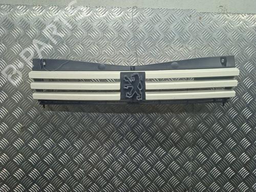 Used Grille PEUGEOT 205 II (20A/C) 1.7 Diesel (60 hp) 21277543