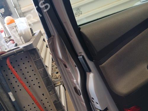 left-front-door-ford-focus-iii-turnier-2010-2011-2012-2013-2014-2015-2016-2017-2018-2019-2020-33181677 main image