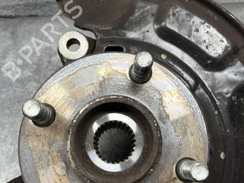 Used Left front steering knuckle Left front steering knuckle TOYOTA YARIS (_P9_) 1.4 D-4D (NLP90_, NLP90R) (90 hp) 33044435 33044435