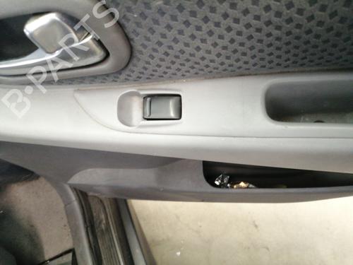 Used Right rear window switch NISSAN ALMERA TINO (V10) 2.2 dCi (112 hp) 21282398