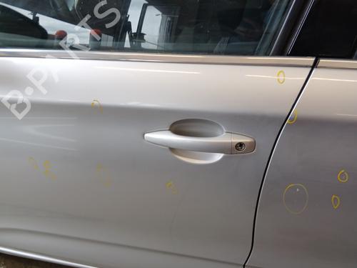 Used Left front door Left front door 33019402 33019402