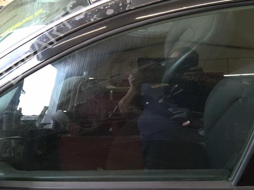 front-left-door-window-peugeot-206-2l_-2m_-2009-2010-2011-2012-2013-39215735 main image