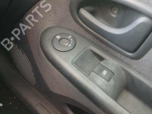 Interrupteur de vitre avant droite RENAULT CLIO II (BB_, CB_) 1.5 dCi (B/CB07) (65 hp) 32384233