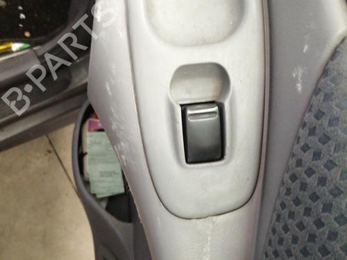 Used Right front window switch NISSAN ALMERA TINO (V10) 2.2 dCi (112 hp) 21282399