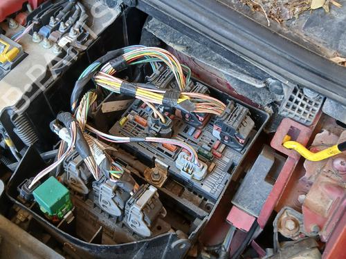 Used Fuse box Fuse box PEUGEOT 308 I (4A_, 4C_) 1.6 HDi (90 hp) 35720199 35720199