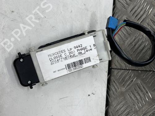 Used Left front window switch Left front window switch MERCEDES-BENZ C-CLASS T-Model (S203) C 180 (203.235) (129 hp) 20882175 20882175