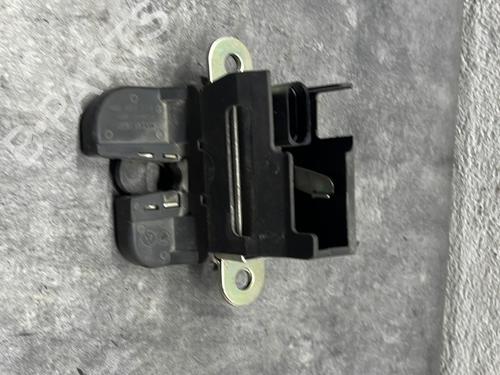 Tailgate lock VW GOLF V (1K1) 2.0 TDI 16V | BP27338768C101 