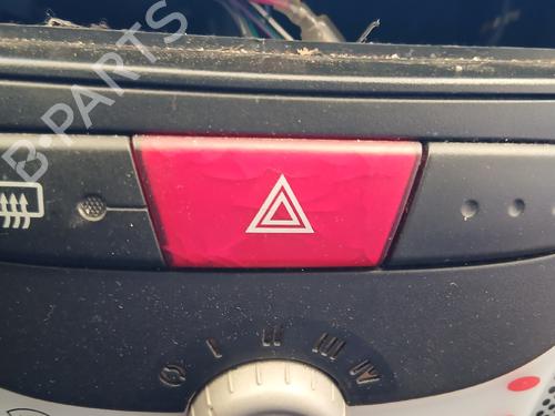 warning-switch-citroen-c1-pm_-pn_-2005-2006-2007-2008-2009-2010-2011-2012-2013-2014-35926654 main image