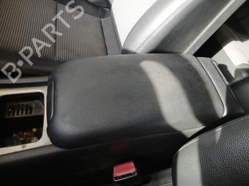 Accoudoir central MERCEDES-BENZ C-CLASS (W203) C 220 CDI (203.008) (150 hp) 32113671