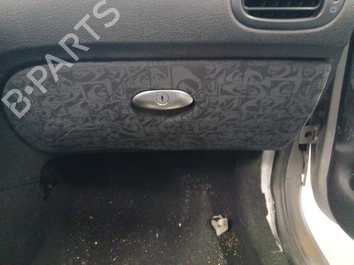 Glove box PEUGEOT 206 CC (2D) 1.6 HDi 110 8220QW