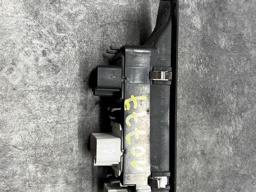 Used Left front window switch Left front window switch RENAULT LAGUNA II (BG0/1_) 2.2 dCi (BG0F) (150 hp) 27519022 27519022