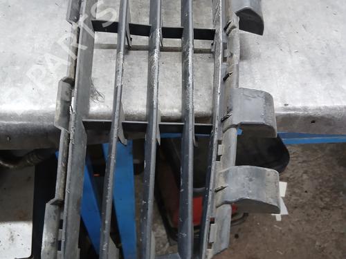 Used Grille Grille 37001304 37001304