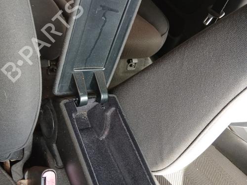 Used Armrest / Center console Armrest / Center console 32993178 32993178