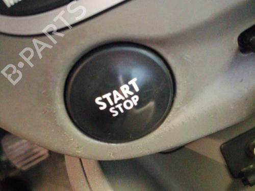 switch-renault-megane-iii-hatchback-bz01_-b3_-2008-27249075 main image